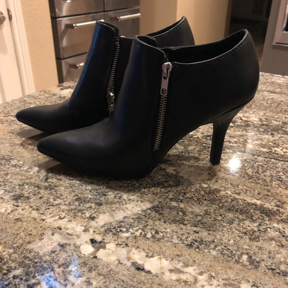 Fergalicious Women’s Black Pumps